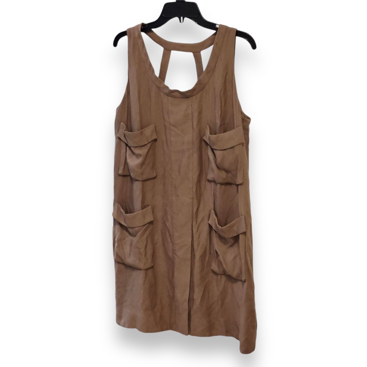 VESTIDO (L) CAFE SIN MANGAS, CORTE RECTO CON BOLSILLLOS, ESPALDA